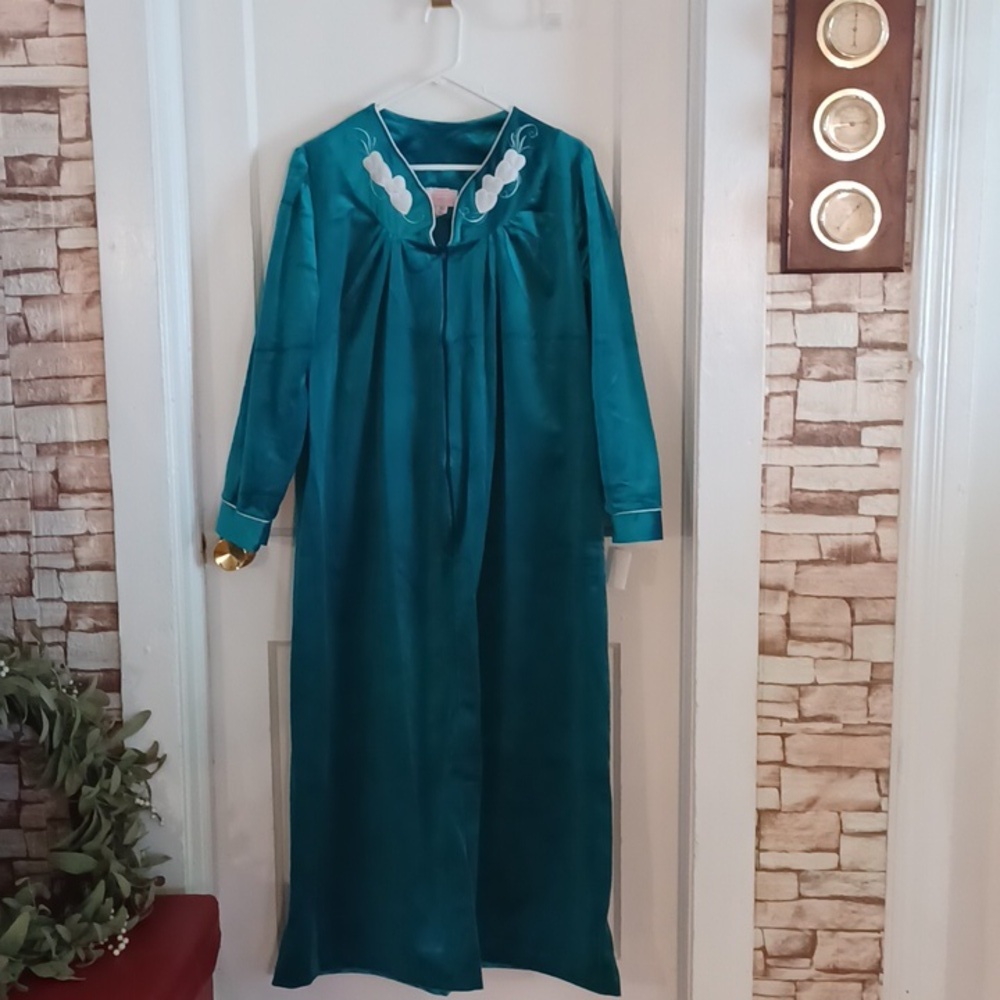 Vintage Robe Heather Collection made in USA women's size medium  green